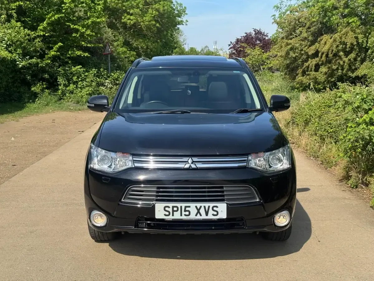 Używany Mitsubishi Outlander P-HEV 2015 Czarny Kombi