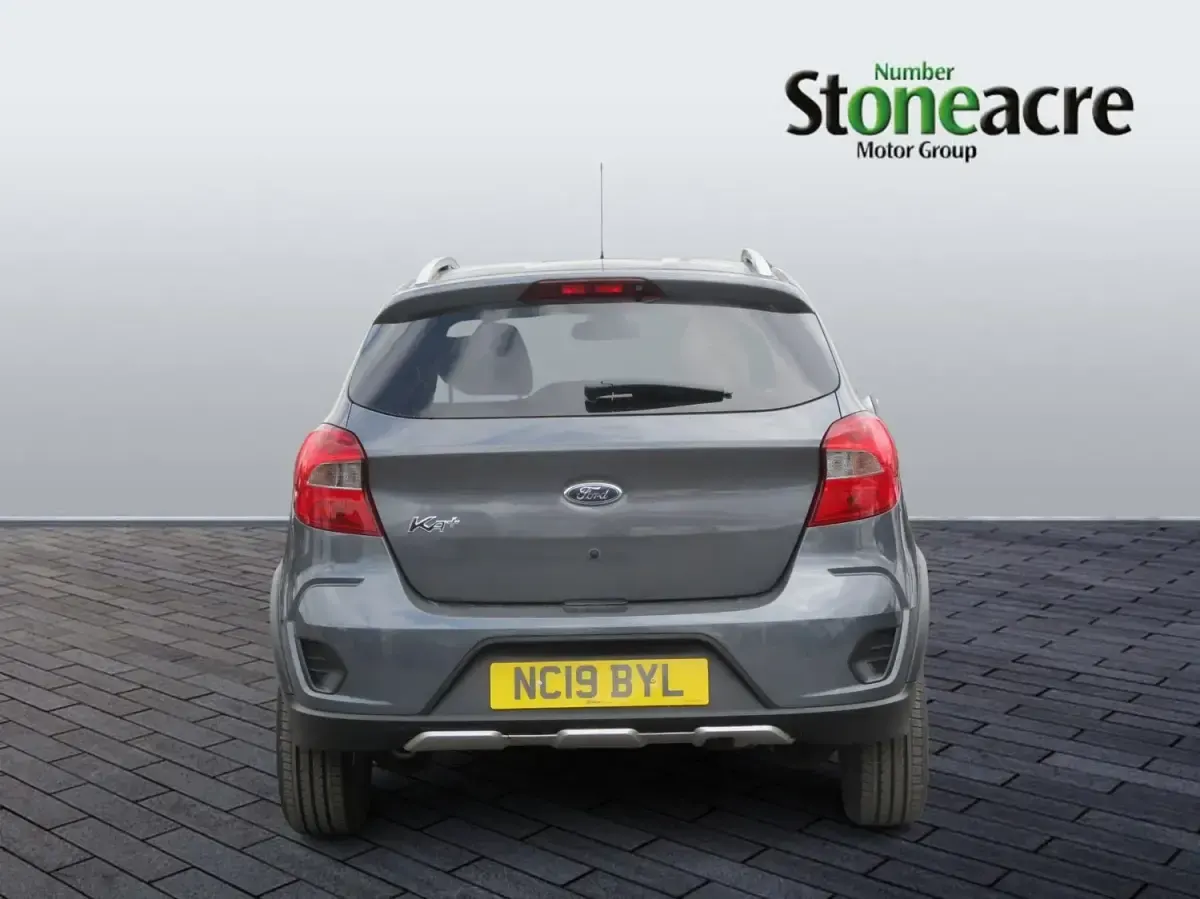 Usado Ford Ka Plus Active 85 HP (62 kW) 2019 Cinzento Citadino