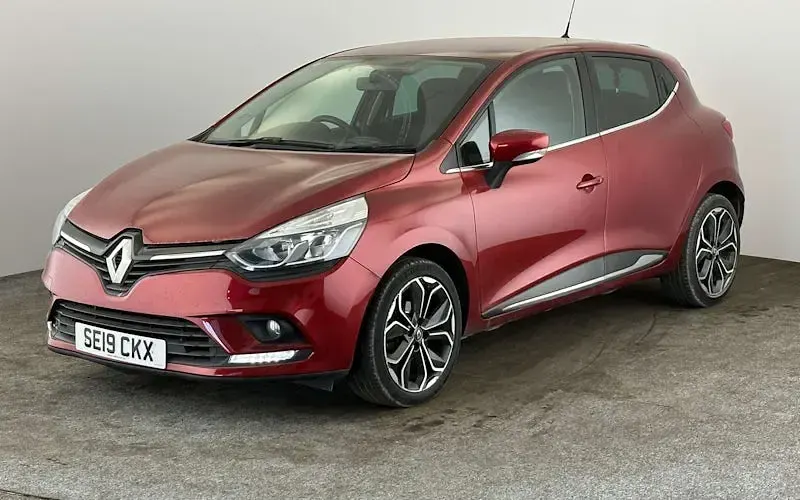 Used Renault Clio Iconic 90 HP (66 kW) 2019 Red Hatchback