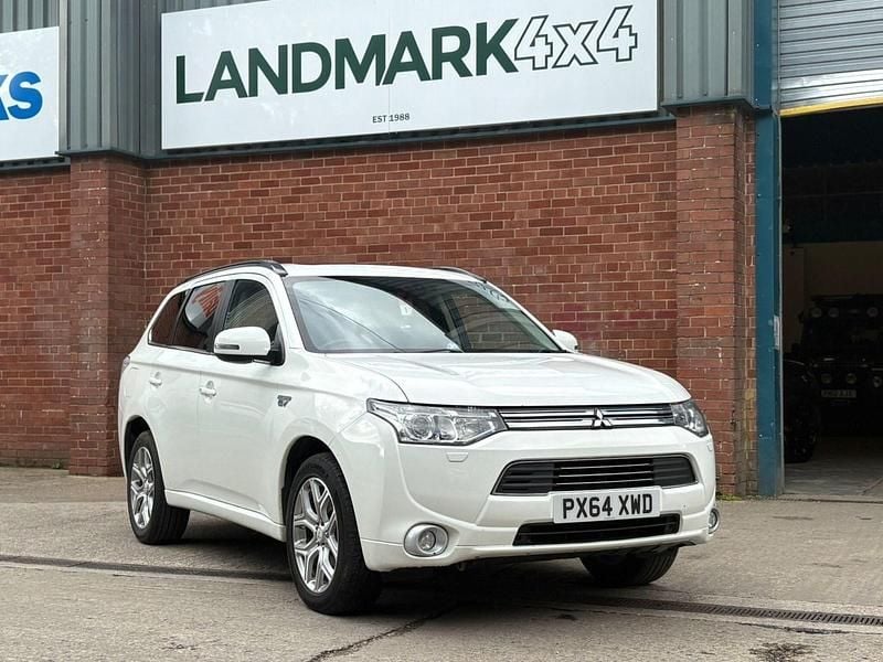 White Used 2014 Mitsubishi Outlander P-HEV Estate | £7,475 (Fair price) - Image 1/4