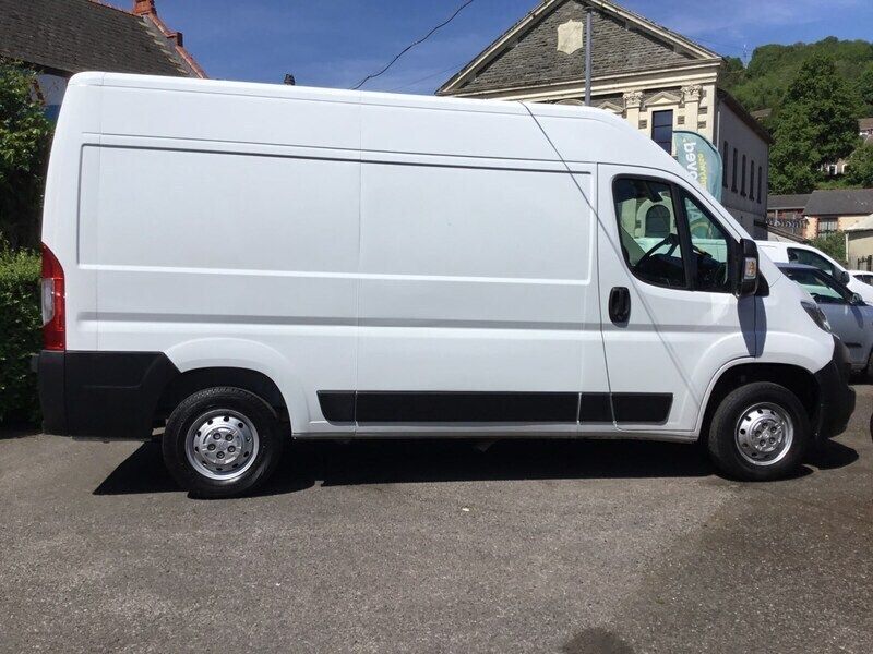 White Used 2022 Citroën Relay Van | £10,995 (Good price) - Image 1/4