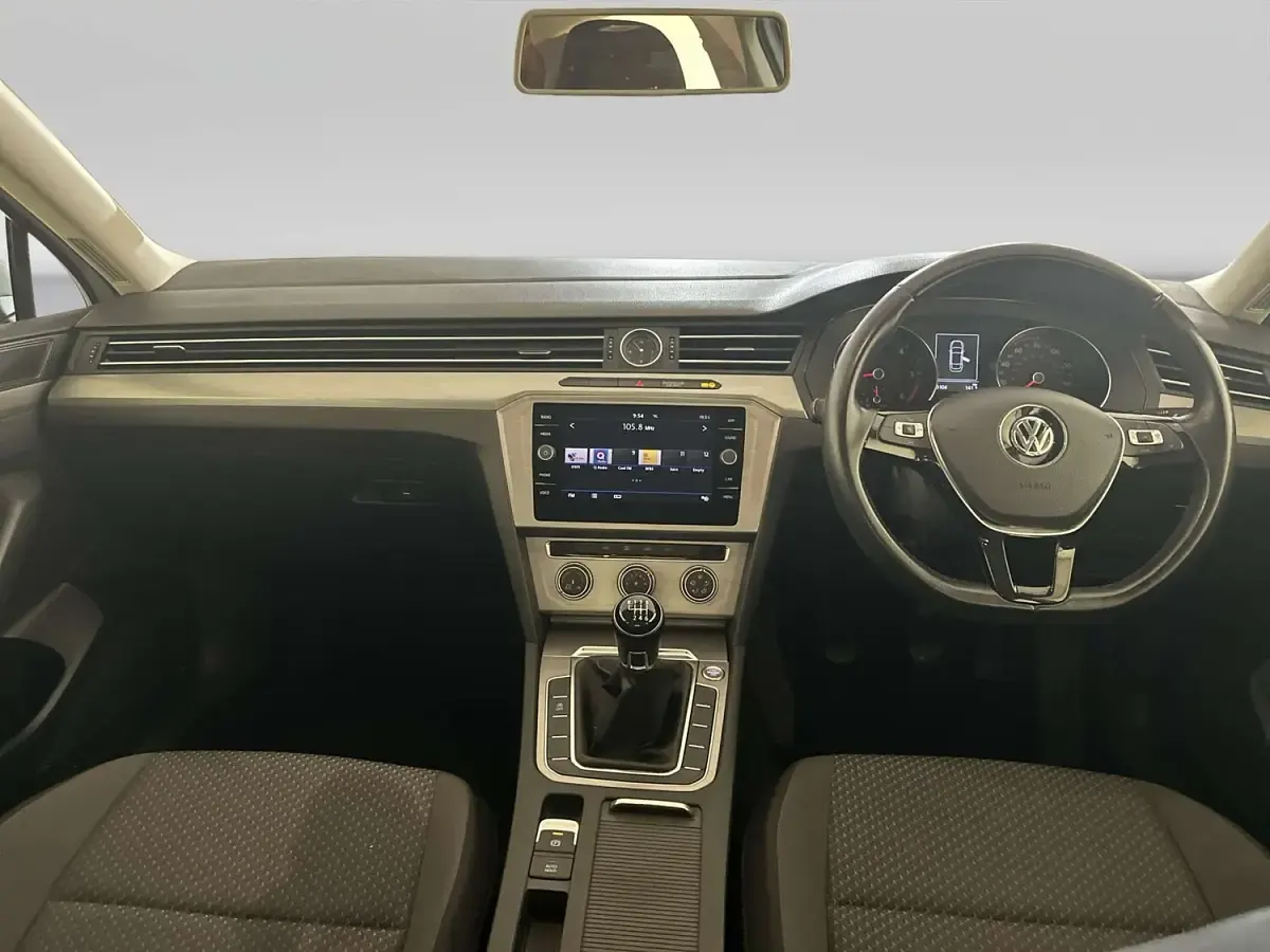 Used VW Passat S 150 HP (110 kW) 2019 White Sedan