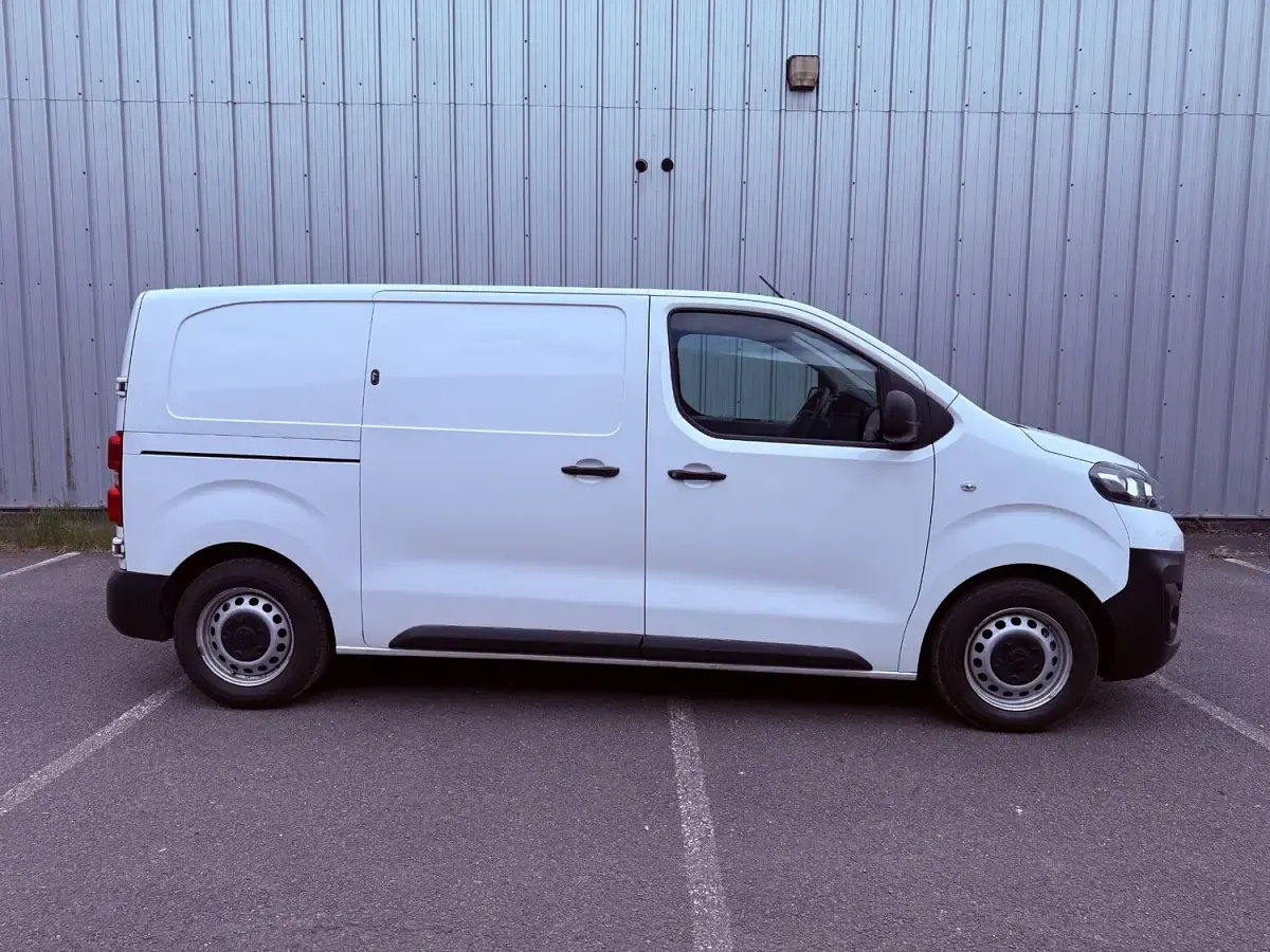 Used Vauxhall Vivaro Edition 120 HP (88 kW) 2020 White MPV