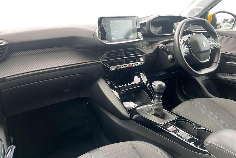 Używany Peugeot 208 Allure 102 KM (75 kW) 2020 Hatchback