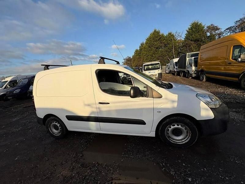 Used Citroën Berlingo 75 HP (55 kW) 2017 White MPV