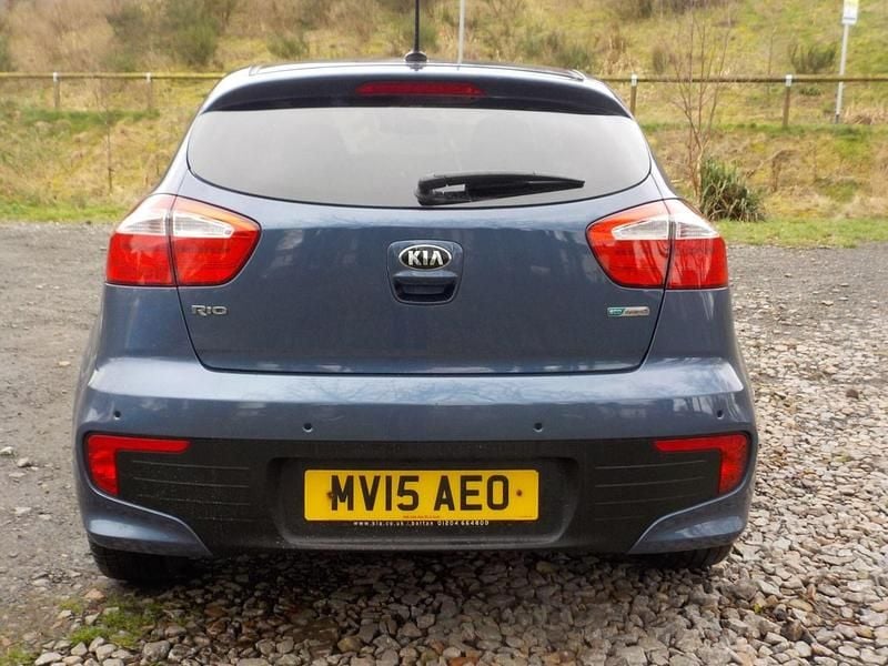Used Kia Rio 89 HP (65 kW) 2015 Blue Hatchback