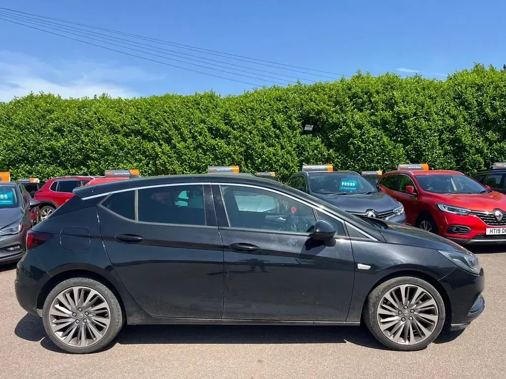 Used Vauxhall Astra S 136 HP (100 kW) 2019 Black Hatchback