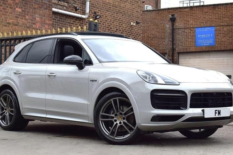 Used 2022 Porsche Cayenne S E-Hybrid Platinum Edition SUV | £48,750 (Fair price) - Image 1/1