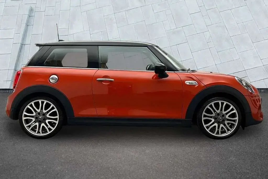 Used Mini Cooper S Exclusive 189 HP (139 kW) 2019 Orange Hatchback