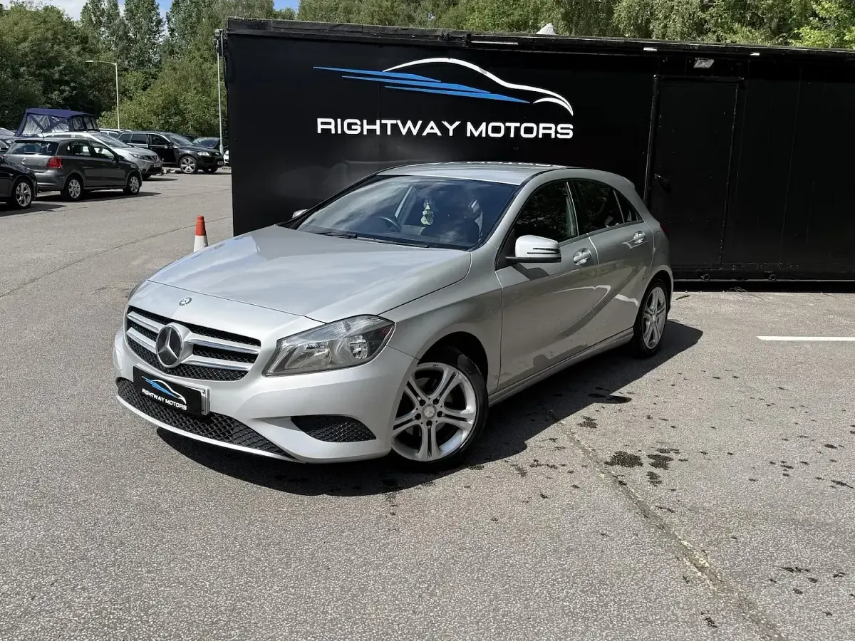 Used Mercedes A180 Sport Edition 122 HP (89 kW) 2015 Silver Hatchback