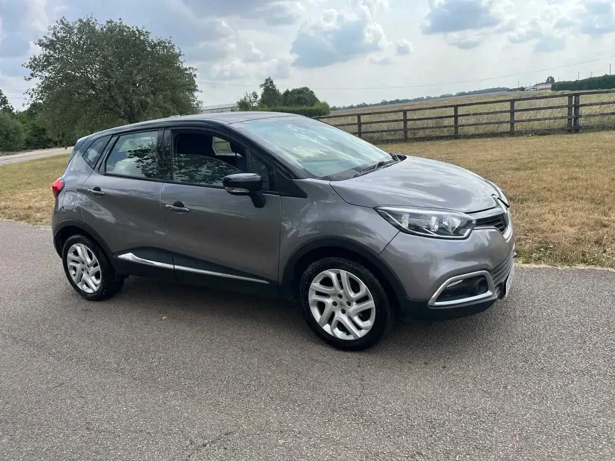 Used Renault Captur Dynamique 90 HP (66 kW) 2016 Grey SUV