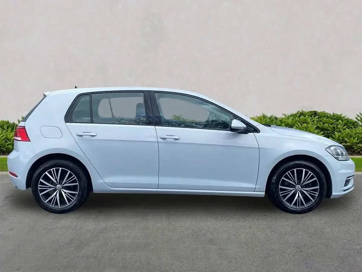 Used VW Golf VII SE 115 HP (84 kW) 2018 Silver Hatchback