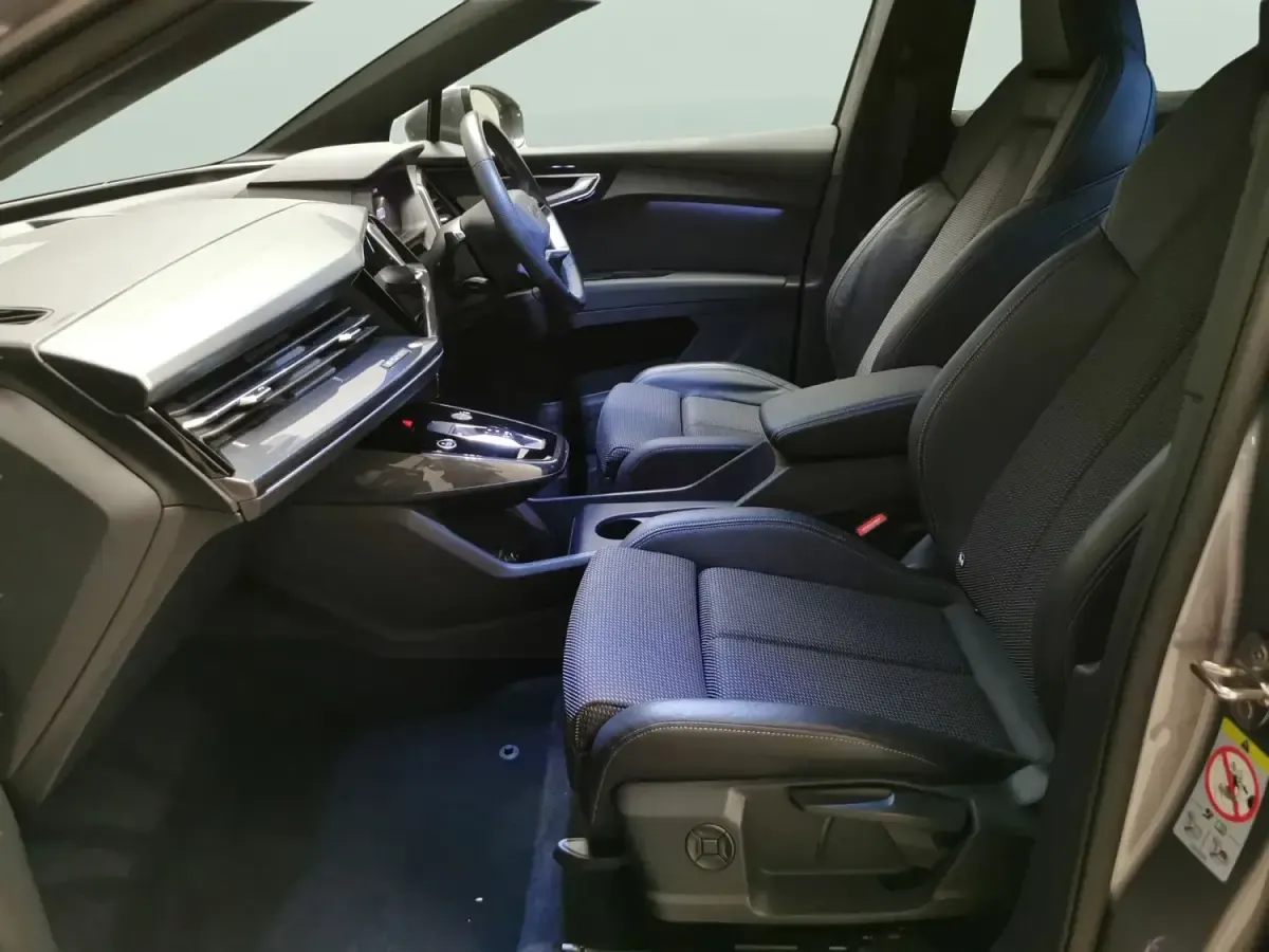 Second-hand Audi Q4 e-tron S-Line 125 kW (170 CP) 2023 Gri SUV