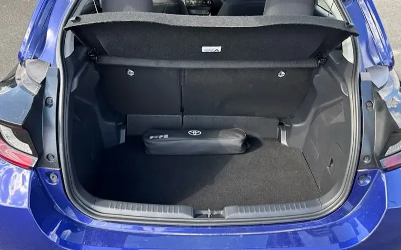 Used Toyota Yaris 116 HP (85 kW) 2025 Blue Hatchback