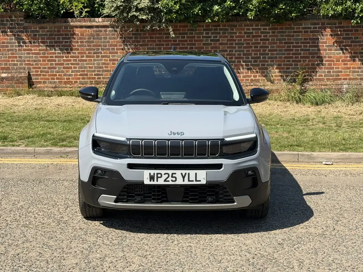 Used Jeep Avenger Summit 100 HP (73 kW) 2025 Grey/black SUV