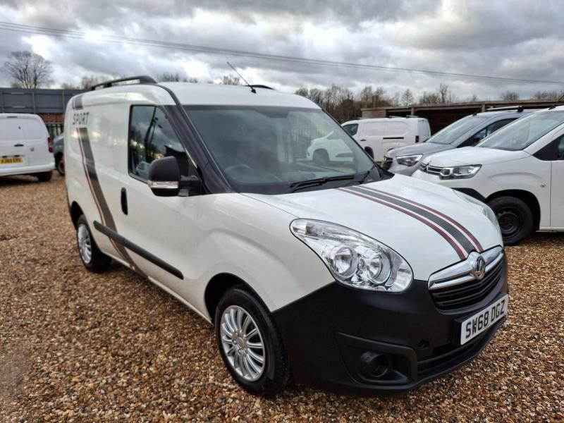 Polar white Used 2018 Vauxhall Combo | £6,495 (Good price) - Image 1/4