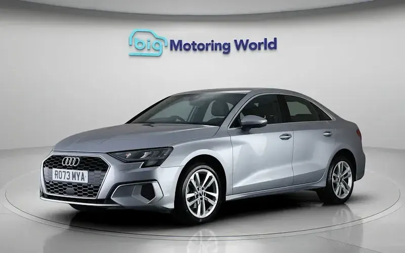 Begagnad Audi A3 Sport 150 HK (110 kW) 2023 Silver Sedan