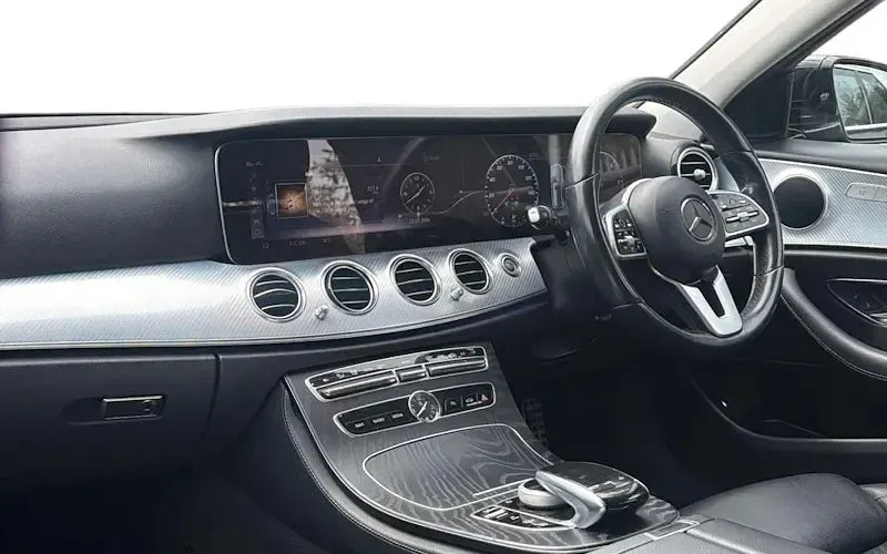 Used Mercedes E220 SE 194 HP (142 kW) 2019 Black Estate