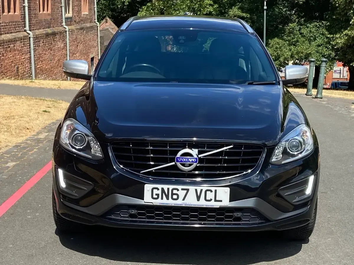 Used Volvo XC60 R-Design 190 HP (139 kW) 2017 Black SUV