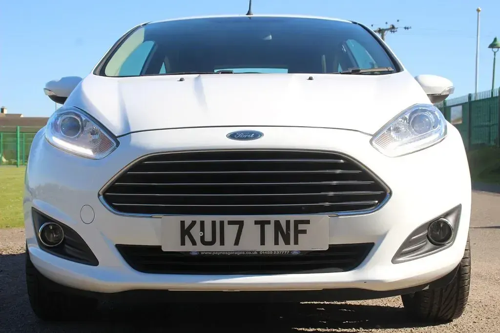 Used Ford Fiesta Zetec 82 HP (60 kW) 2017 White Hatchback