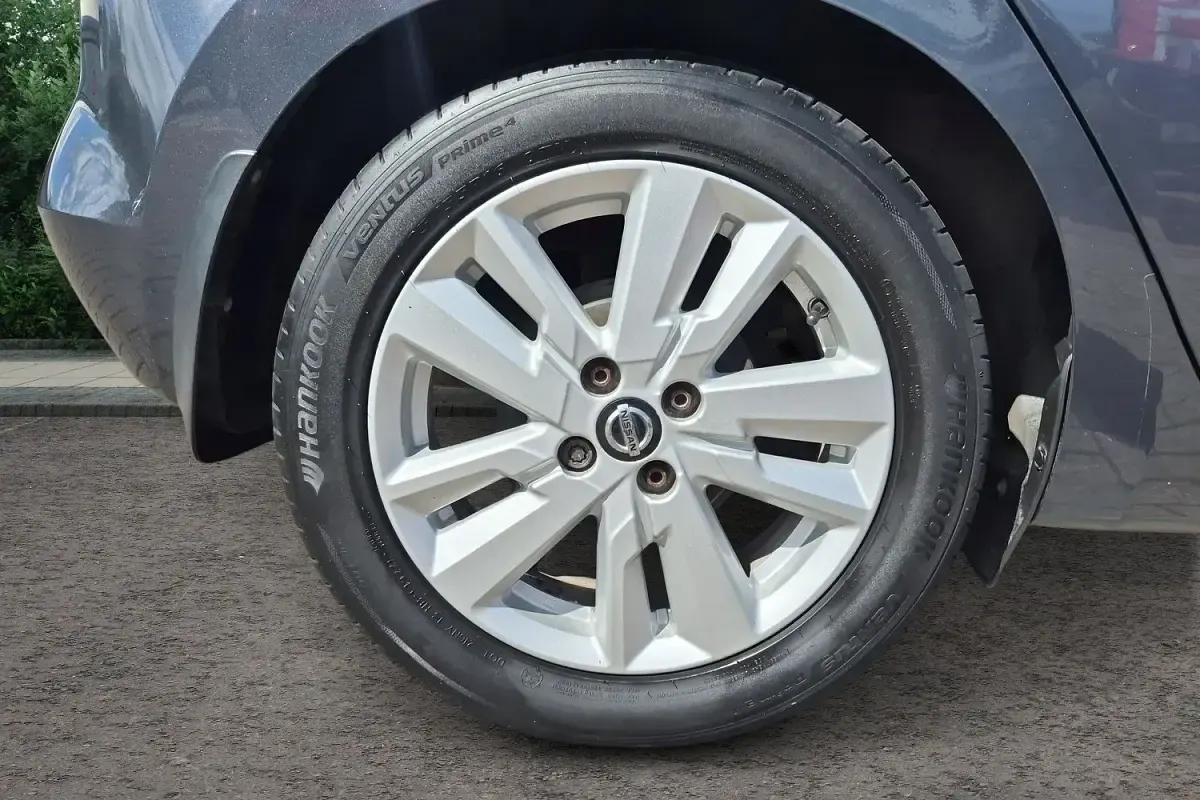 Begagnad Nissan Micra Acenta 100 HK (73 kW) 2020 Grå Halvkombi