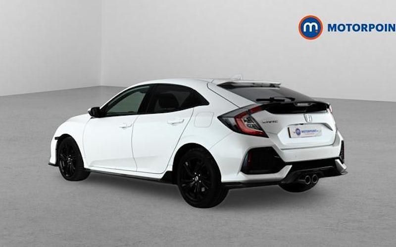Begagnad Honda Civic Sport Plus 182 HK (133 kW) 2019 Vit Halvkombi