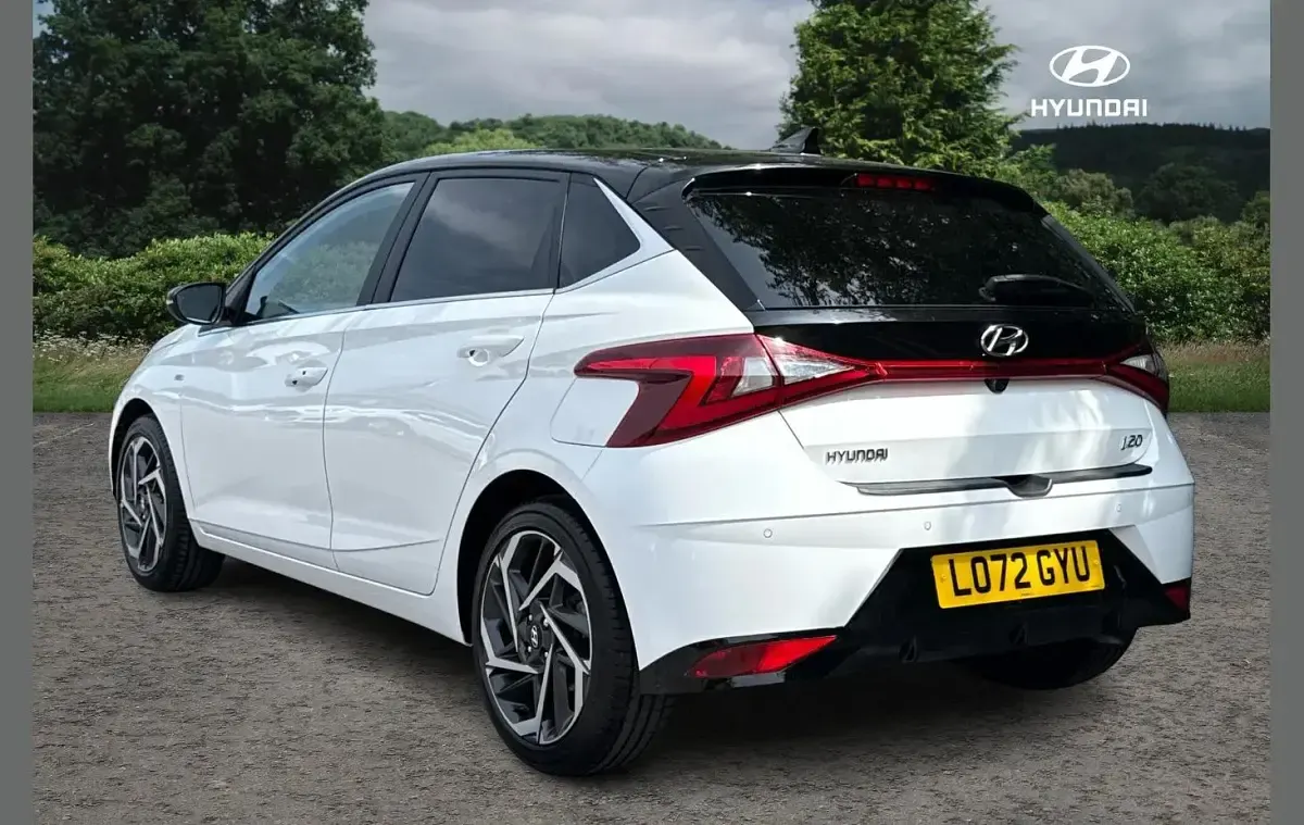 Used Hyundai i20 Ultimate 99 HP (72 kW) 2023 White Hatchback