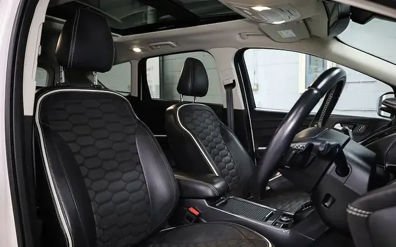 Used Ford Kuga Vignale 180 HP (132 kW) 2019 White SUV