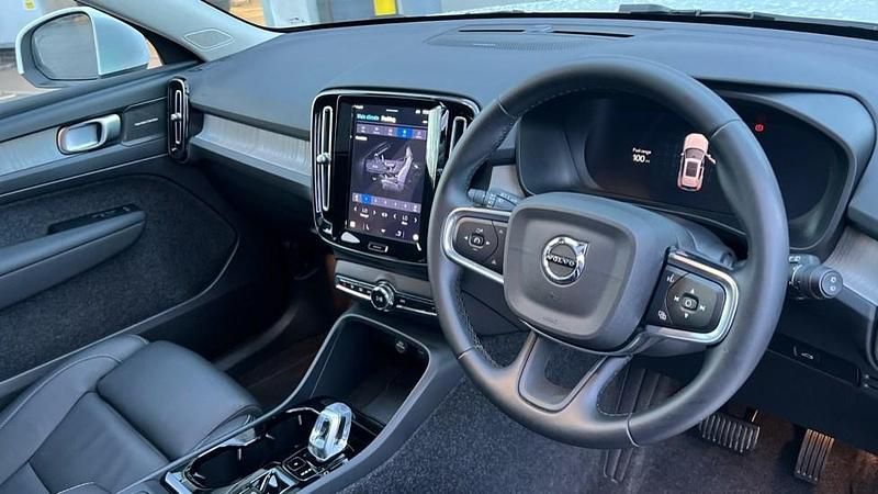 Used Volvo XC40 Ultra 197 HP (144 kW) 2025 White SUV