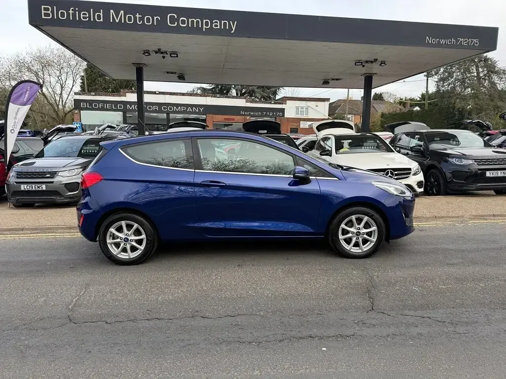 Used Ford Fiesta Zetec 85 HP (62 kW) 2018 Blue Hatchback