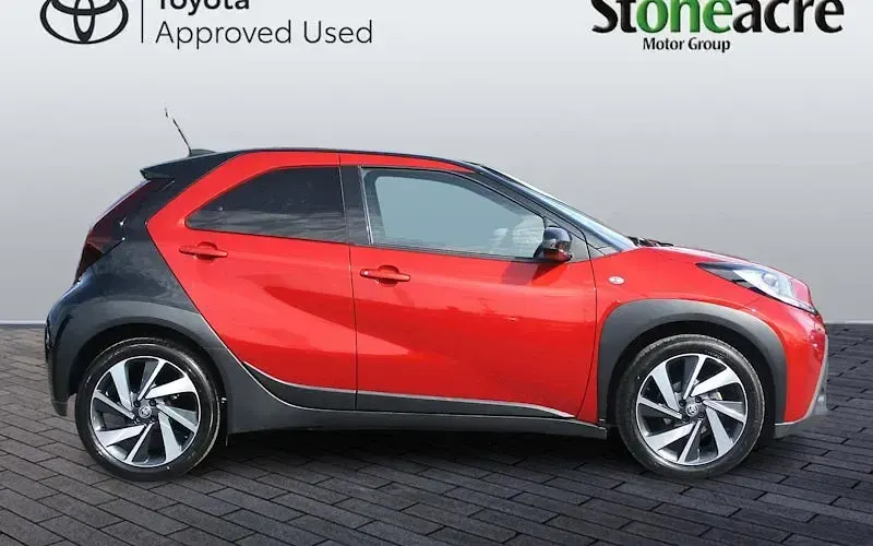 Used Toyota Aygo X 72 HP (52 kW) 2024 Red SUV