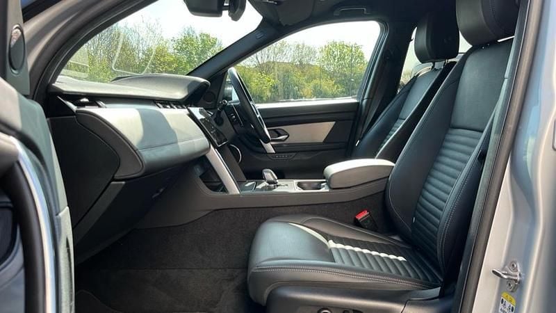 Second-hand Land Rover Discovery Sport HSE Dynamic 204 CP (150 kW) 2025 Argintiu SUV