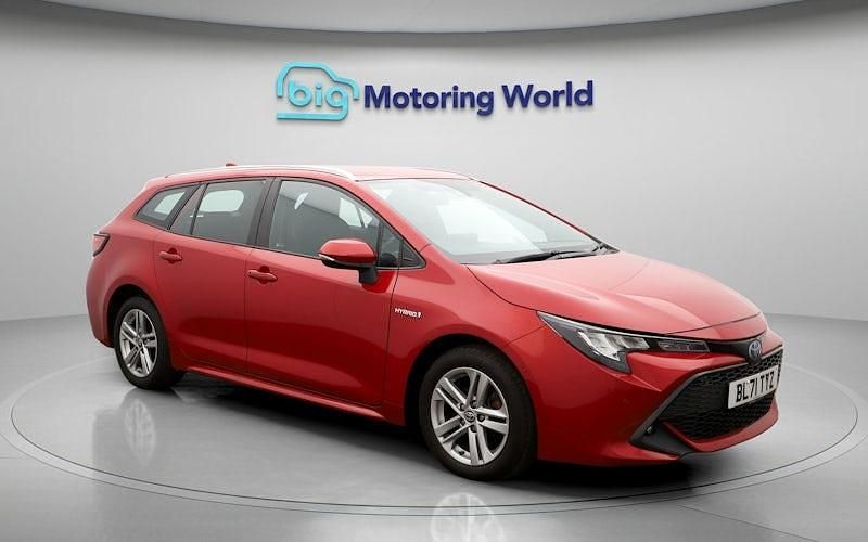 Used Toyota Corolla 122 HP (89 kW) 2022 Red Estate