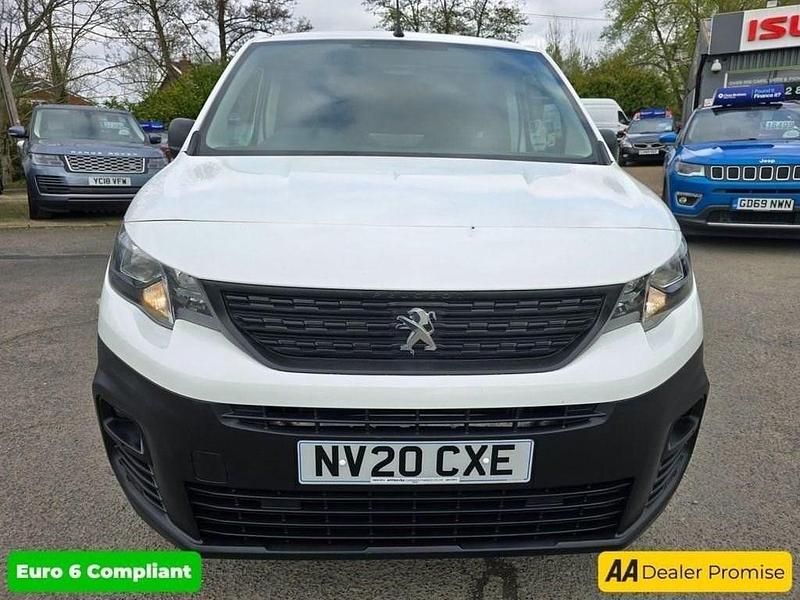 Begagnad Peugeot Partner 101 HK (74 kW) 2020 Vit Minibuss
