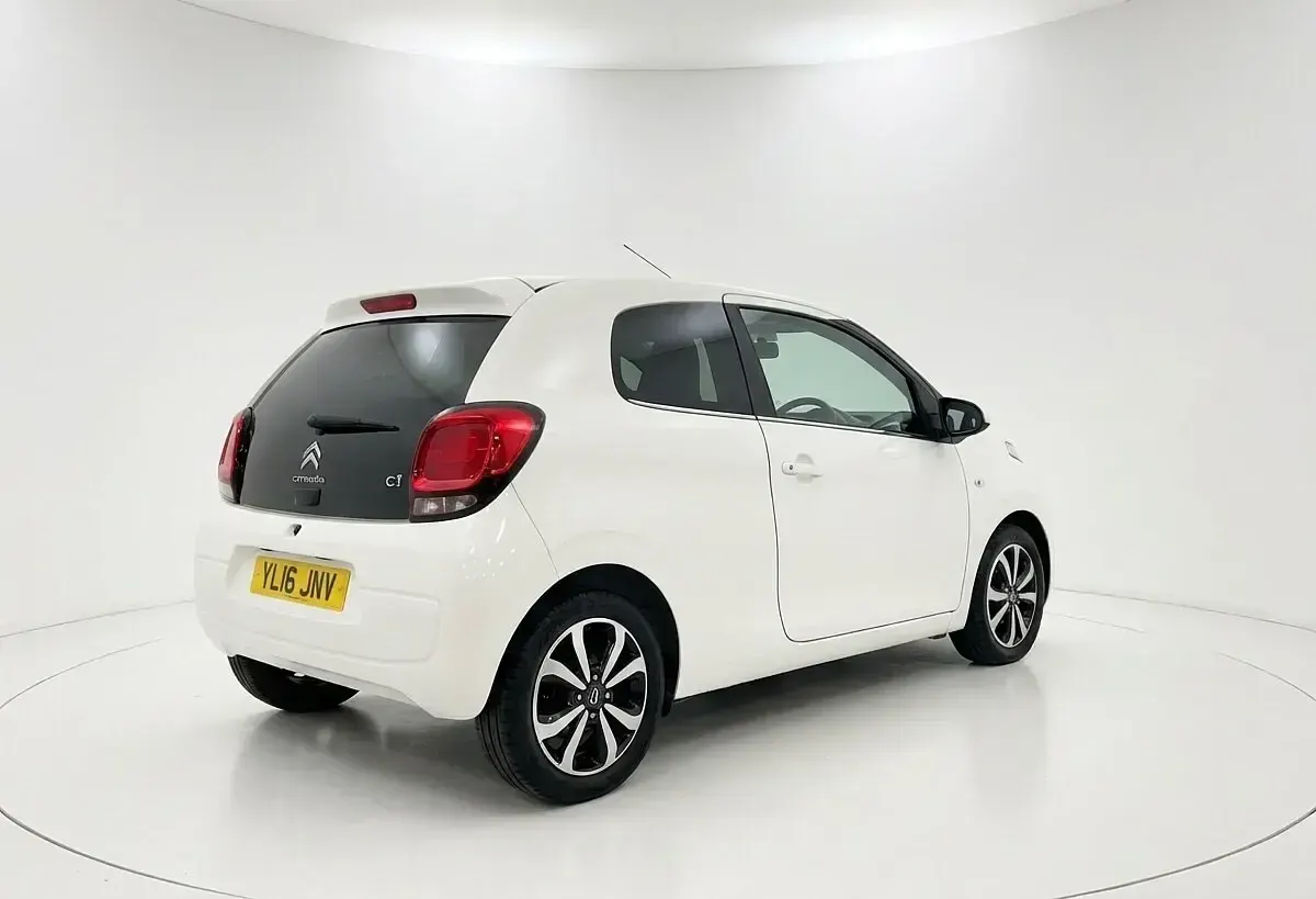 Used Citroën C1 Flair 82 HP (60 kW) 2016 White Hatchback