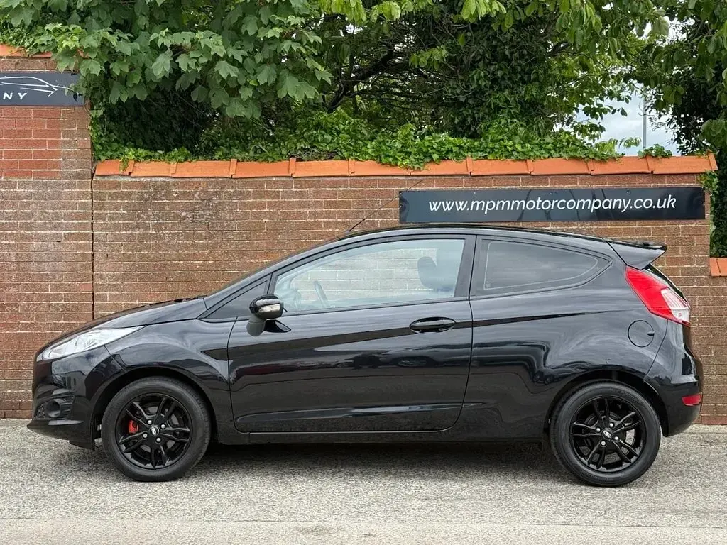 Used Ford Fiesta Zetec 82 HP (60 kW) 2015 Black Hatchback
