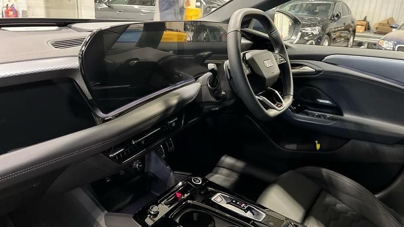 Second-hand Audi A6 e-tron S-Line 269 kW (367 CP) 2026 Albastru Break