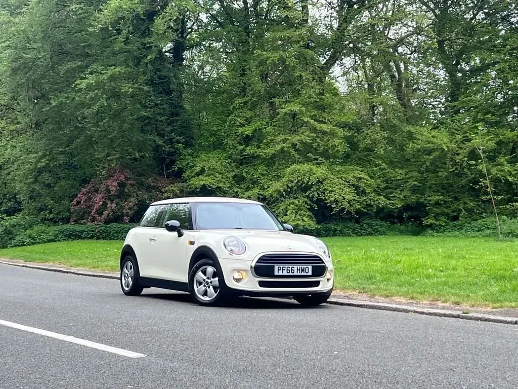 Usado Mini One D Hatch 95 CV (69 kW) 2016 Blanco Utilitario