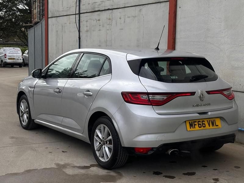 Used Renault Mégane IV Dynamique 130 HP (95 kW) 2016 Silver Hatchback