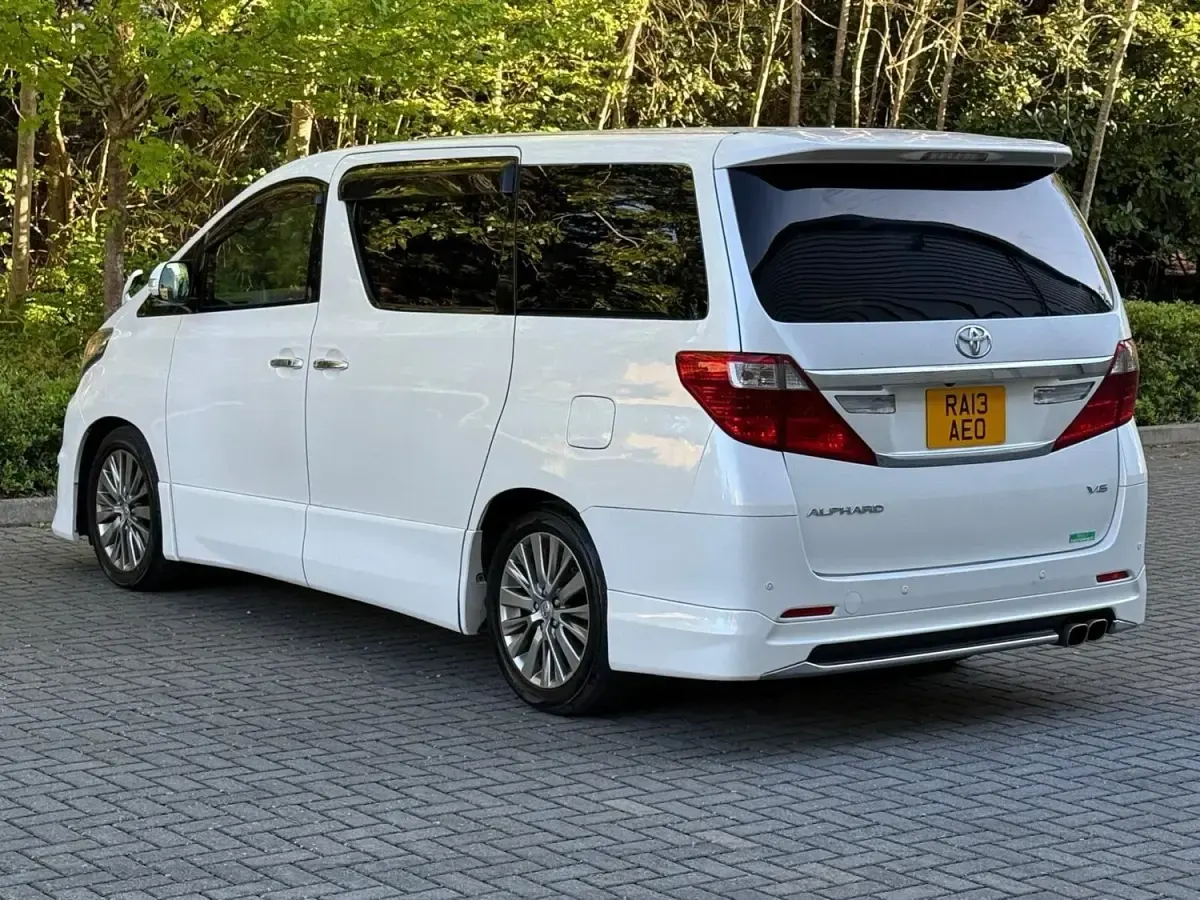 Second-hand Toyota Alphard 2026 Alb Monovolum
