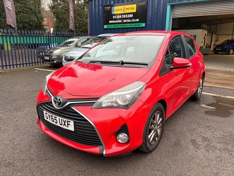 Used Toyota Yaris 69 HP (50 kW) 2016 Red Hatchback