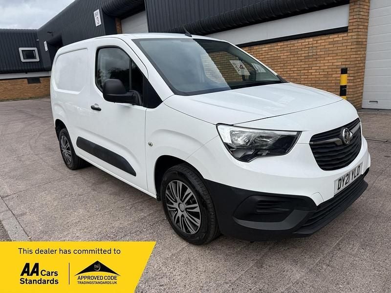 White Used 2021 Vauxhall Combo MPV | £6,695 (Super price) - Image 1/4