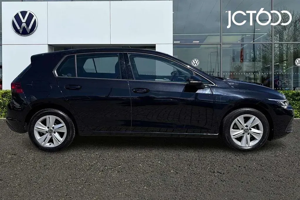 Używany VW Golf VII Life 2021 Czarny Hatchback