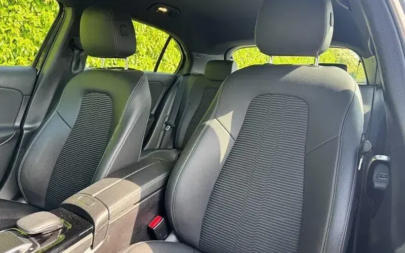 Second-hand Mercedes A180 Executive 116 CP (85 kW) 2019 Negru Hatchback
