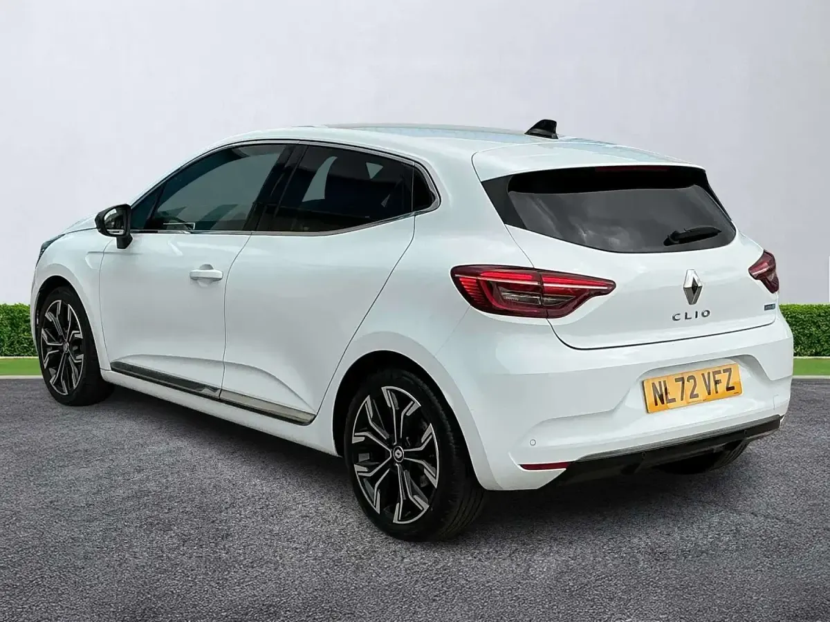 Used Renault Clio Techno 145 HP (106 kW) 2022 White Hatchback