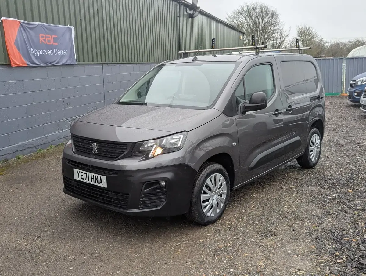 Used Peugeot Partner Premium 100 HP (73 kW) 2021 Grey MPV