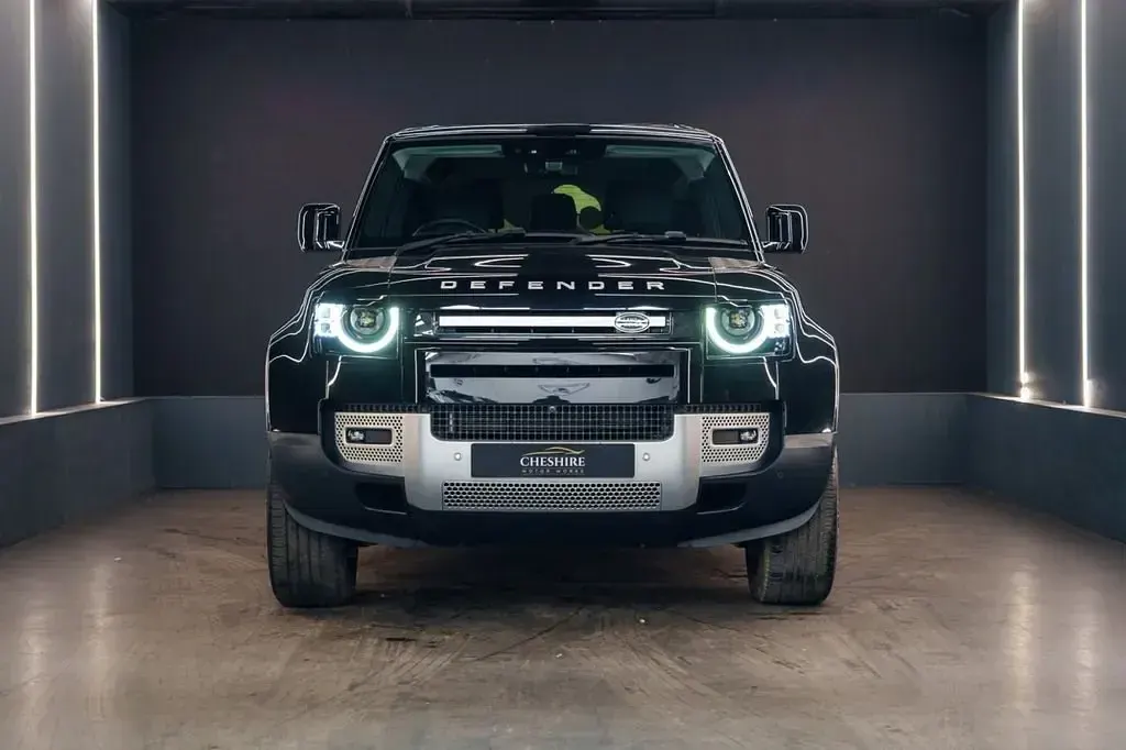 Usado Land Rover Defender HSE 250 HP (183 kW) 2022 Preto SUV