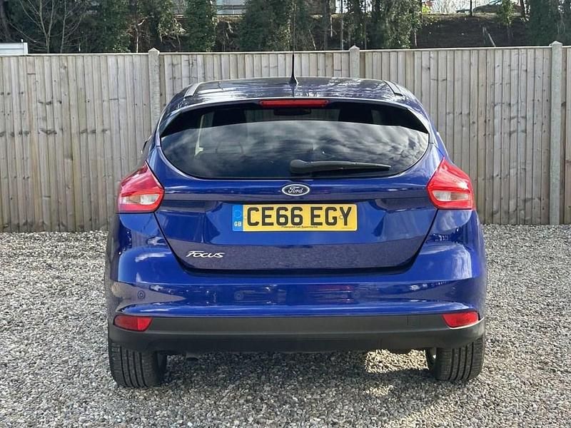 Used Ford Focus Titanium 120 HP (88 kW) 2016 Blue Hatchback