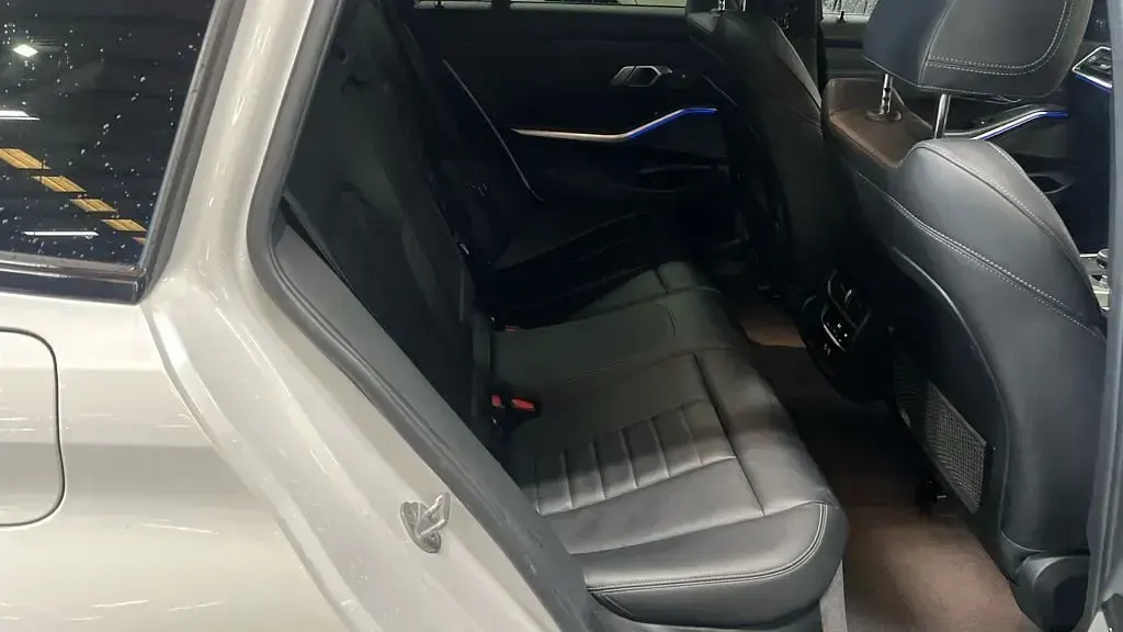 Używany BMW 320 M Sport 190 KM (139 kW) 2021 Biały Kombi