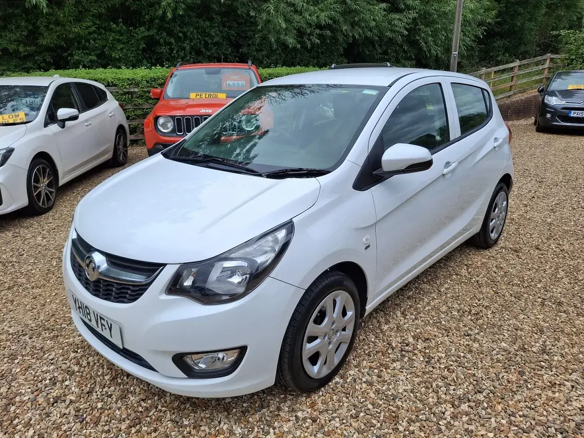 Used Vauxhall Viva 75 HP (55 kW) 2018 White Hatchback